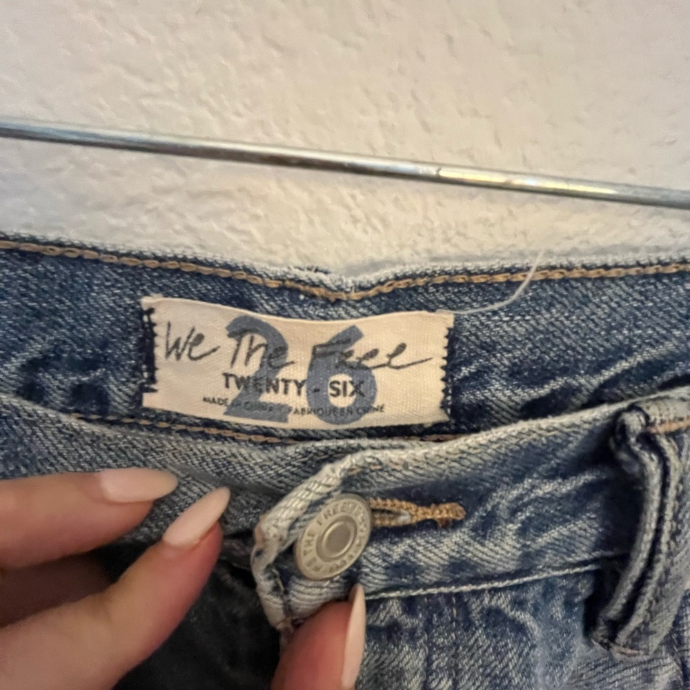 Free People cutoffs sz 26 distressed - Picture 2 of 3